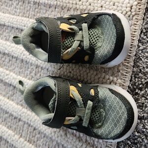 Kids Nike Free Tennis shoes